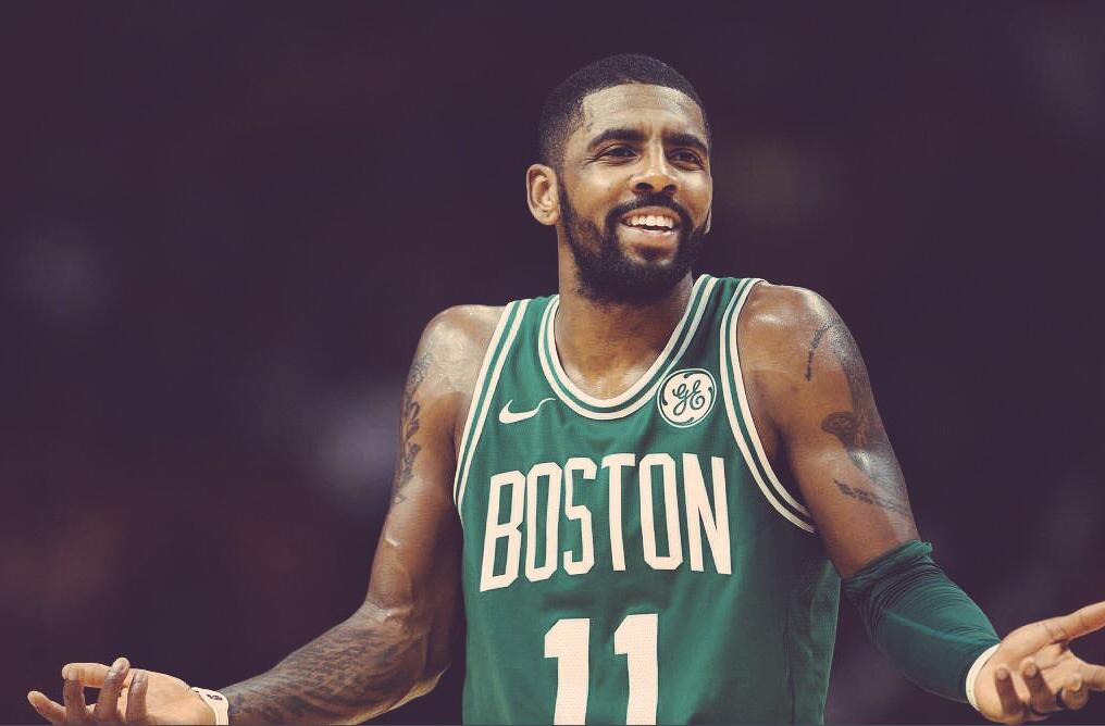 球权拱手相 球权拱手相