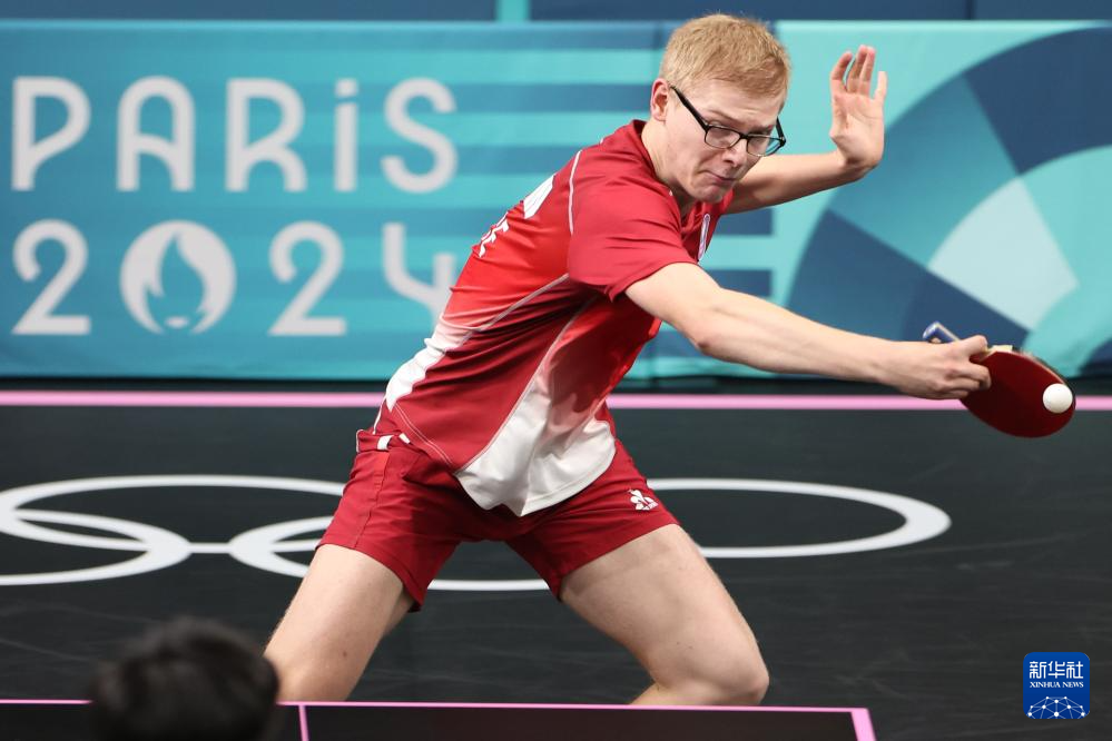 上笑傲群雄 上笑傲群雄